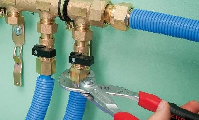 Raccordement d’un collecteur d’alimentation en eau